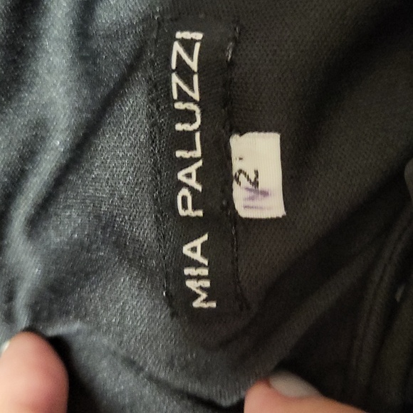 Mia Paluzzi Black Short, Slim Fitted Dress, Size 2 - Picture 3 of 5